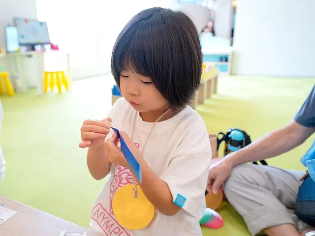 吹き戻しづくりにちょうせん｜ははは祭り｜刈谷市のこども歯科キッズデンタルステーション