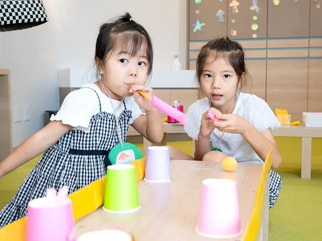 お友だちと見せ合いっこ｜ははは祭り｜刈谷市のこども歯科キッズデンタルステーション