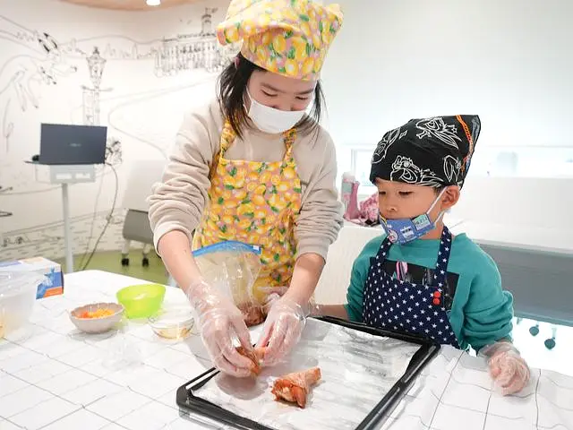 焼き上がりが楽しみです｜管理栄養士の食育教室｜刈谷市のこども歯科キッズデンタルステーション