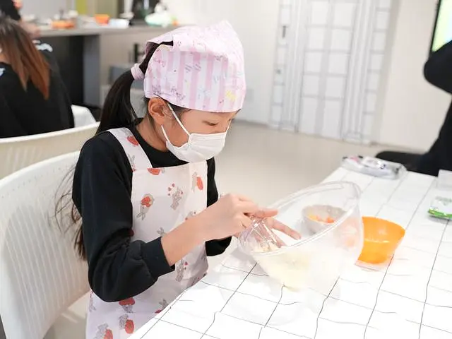 仕上げの盛りつけへ｜管理栄養士の食育教室｜刈谷市のこども歯科キッズデンタルステーション